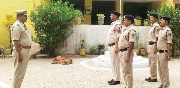 थाना-चौकी में जनरल परेड थाना-चौकी में जनरल परेड