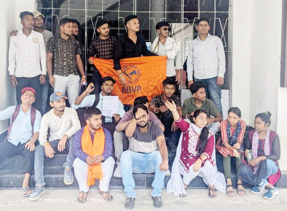 एबीवीपी ने सौंपा चार सूत्रीय मांग पत्र एबीवीपी ने सौंपा चार सूत्रीय मांग पत्र