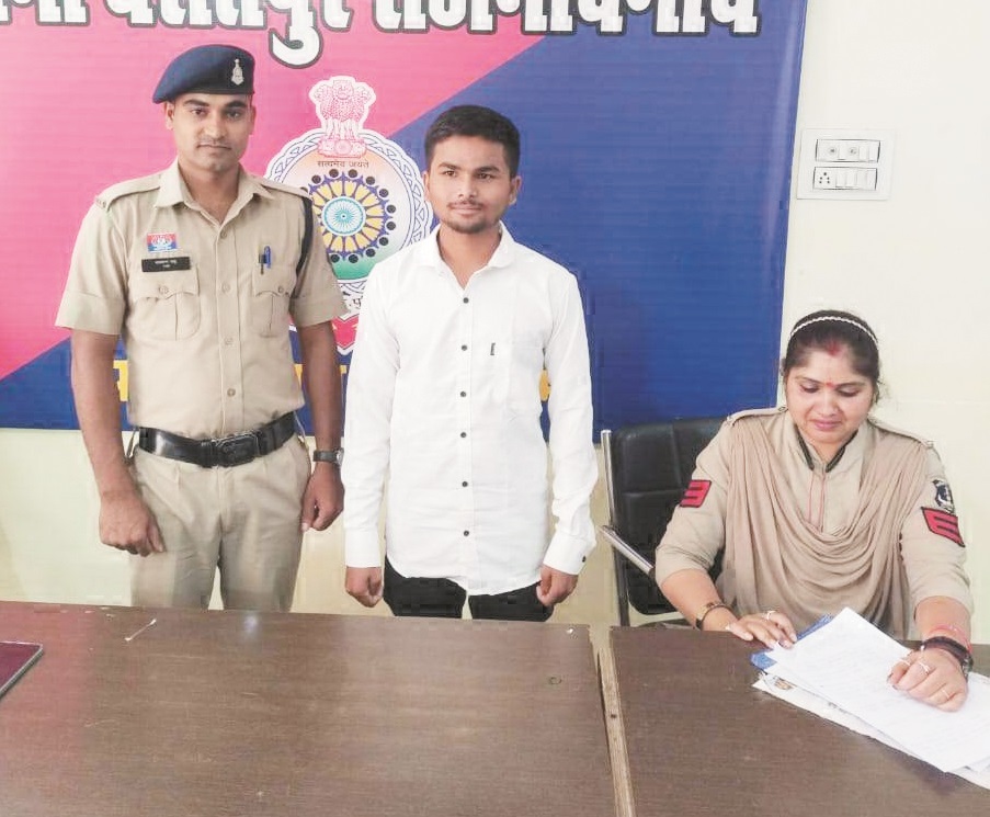 बाइक चोर पकड़ाया,  एक की तलाश