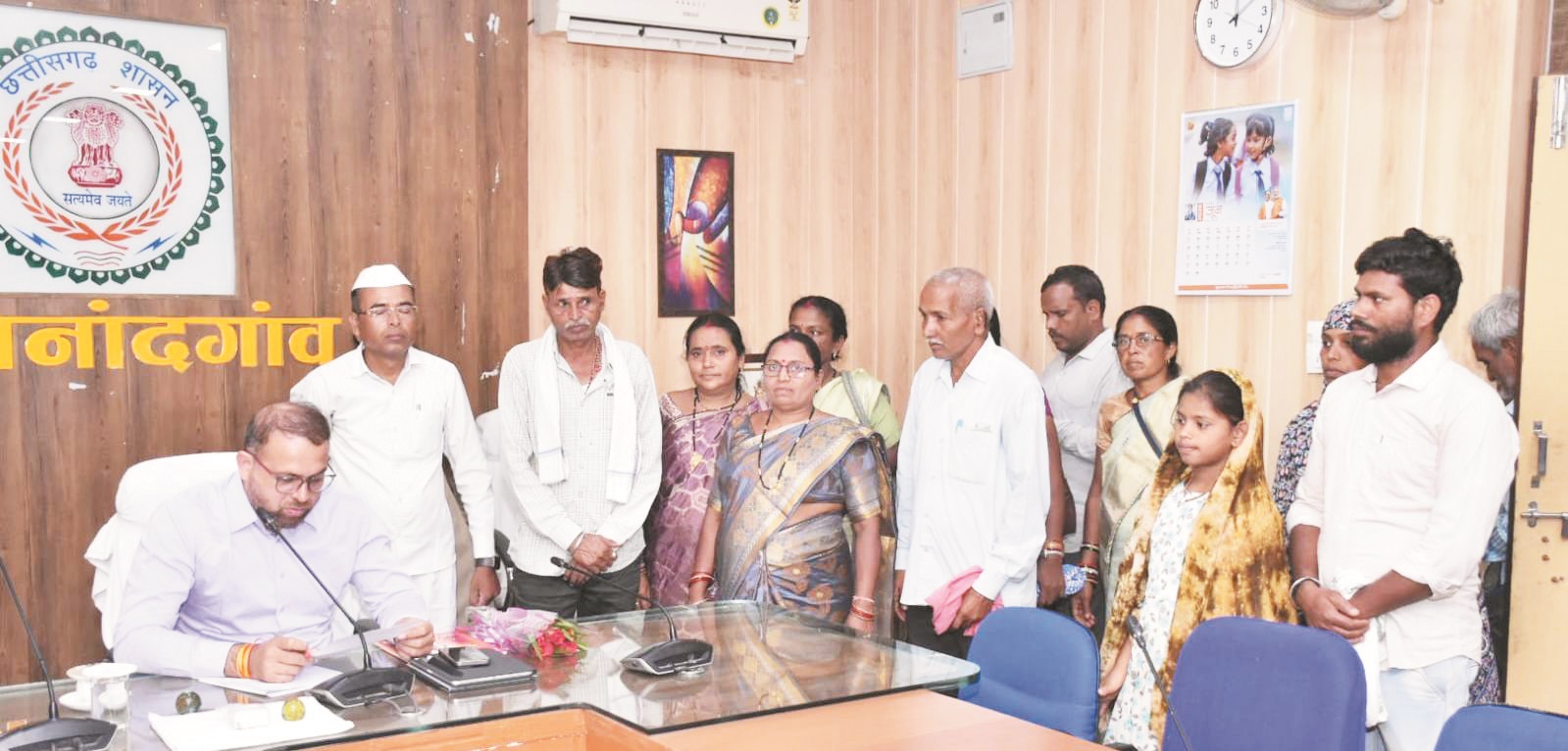 जनदर्शन में कलेक्टर ने सुनी शिकायत और समस्याएं