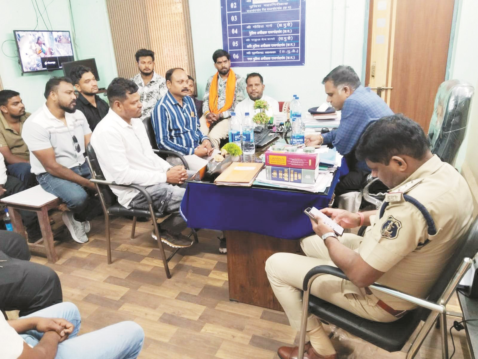 सीसीटीवी कैमरा लगाने व आधार कार्ड रजिस्टर में करें संधारण