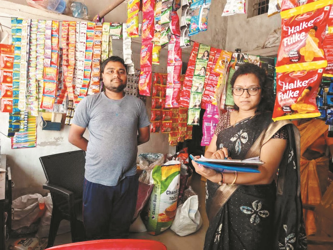एक्सपायरी सामग्रियों को किया नष्ट
