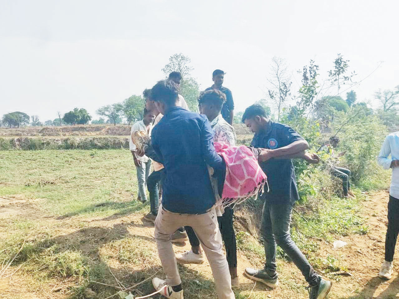 सडक़ हादसे में महिला समेत तीन की मौत