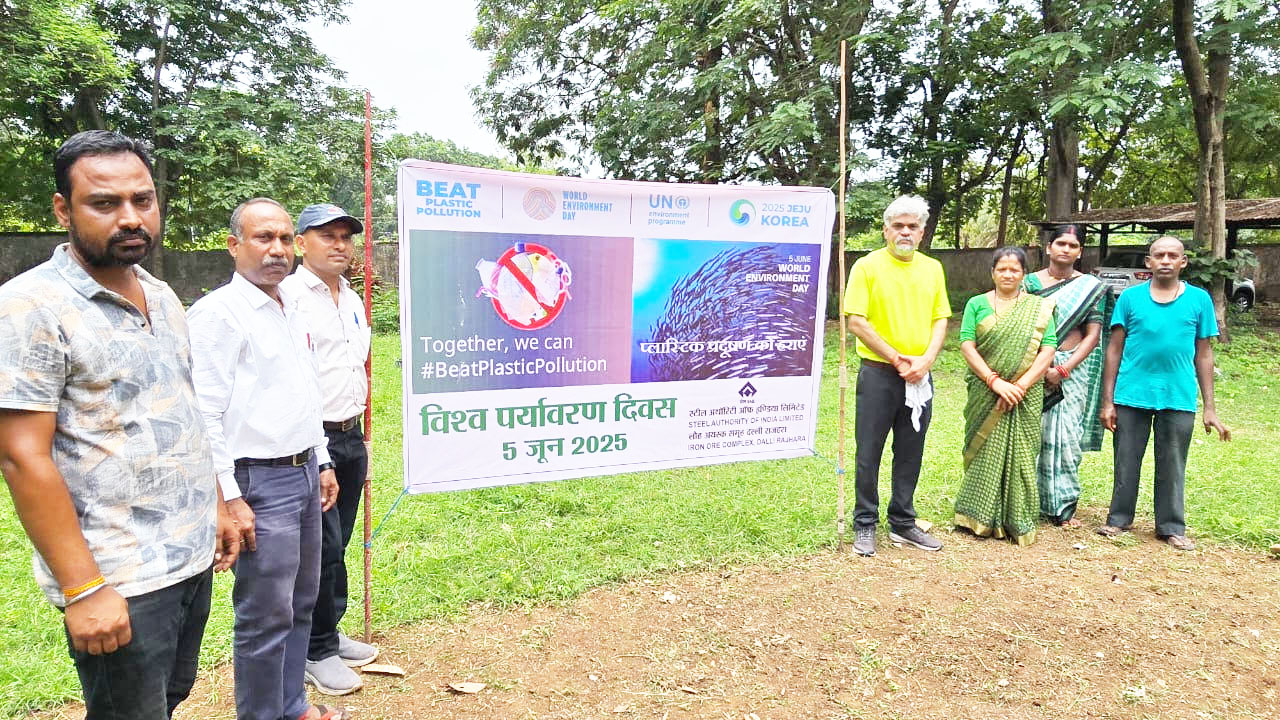 स्कूल में पौधरोपण