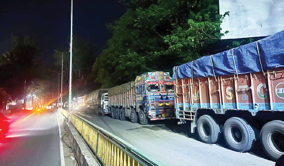 प्रतिबंधित मार्ग से कोयला परिवहन, पार्षद की शिकायत, 9 गाडिय़ां जब्त प्रतिबंधित मार्ग से कोयला परिवहन, पार्षद की शिकायत, 9 गाडिय़ां जब्त