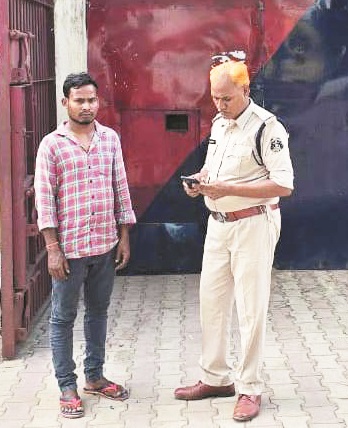 महाराष्ट्र निर्मित शराब का परिवहन, दो आरोपी पकड़ाए