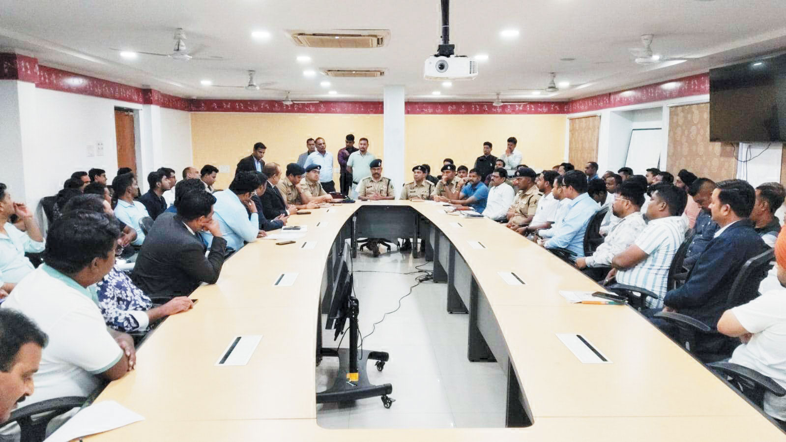  महिलाओं को क्लबों में फ्री एंट्री और फ्री शराब प्रतिबंधित