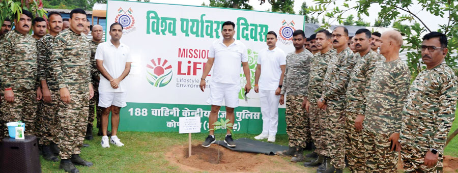 सीआरपीएफ जवानों ने किया पौधरोपण सीआरपीएफ जवानों ने किया पौधरोपण