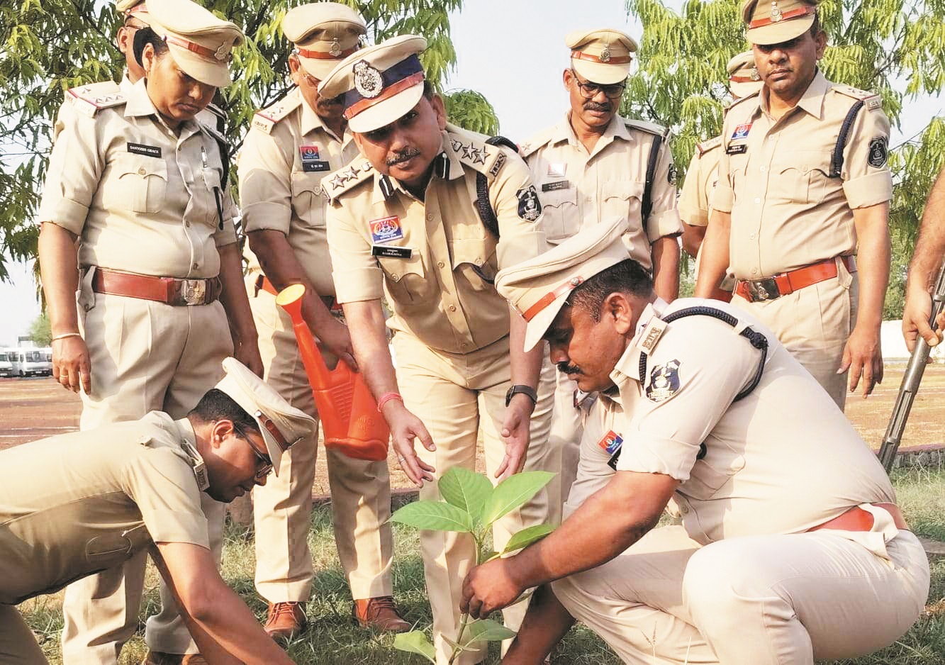  रक्षित केन्द्र में पौधे रोपे, सहेजने की शपथ