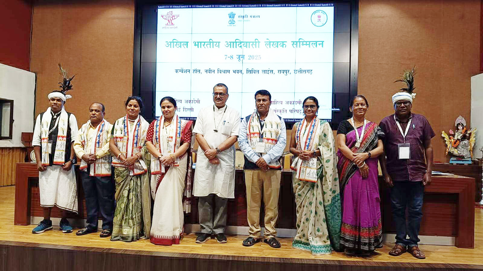 जनजातीय महोत्सव, डॉ. दीनदयाल ने किया कविता वाचन