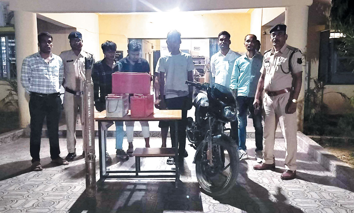 चोरी के 4 आरोपी गिरफ्तार चोरी के 4 आरोपी गिरफ्तार