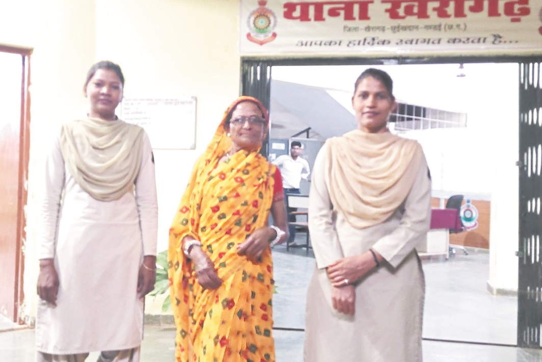 गांजा बेचते महिला पकड़ाई