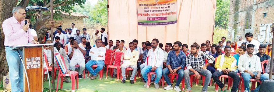 घटिया सडक़ निर्माण का आरोप