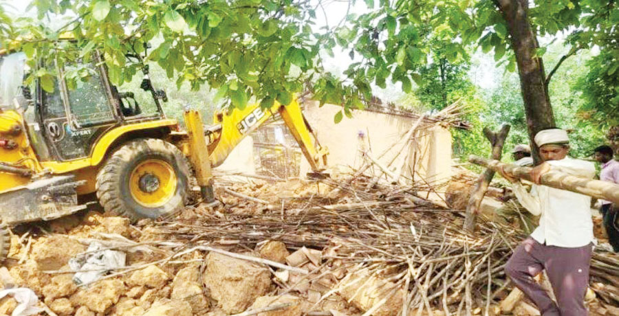 सौ एकड़ वन भूमि को कराया कब्जा मुक्त