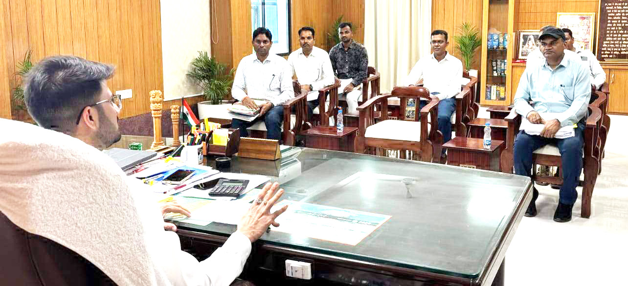 समितियों में पर्याप्त मात्रा में खाद -बीज़ भण्डारण के निर्देश