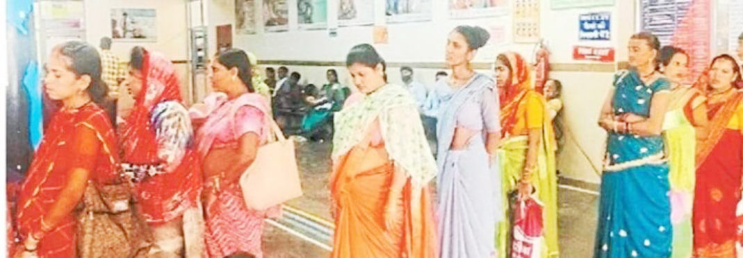 516 गर्भवती महिलाओं की जांच में 176 उच्च जोखिम वाली श्रेणी में 516 गर्भवती महिलाओं की जांच में 176 उच्च जोखिम वाली श्रेणी में