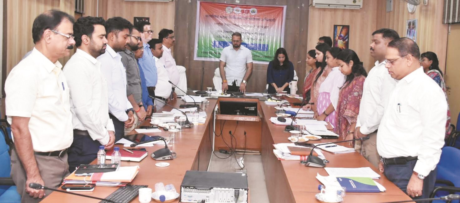 नक्सल हमले में शहीद एएसपी गिरिपुंजे को दी श्रद्धांजलि