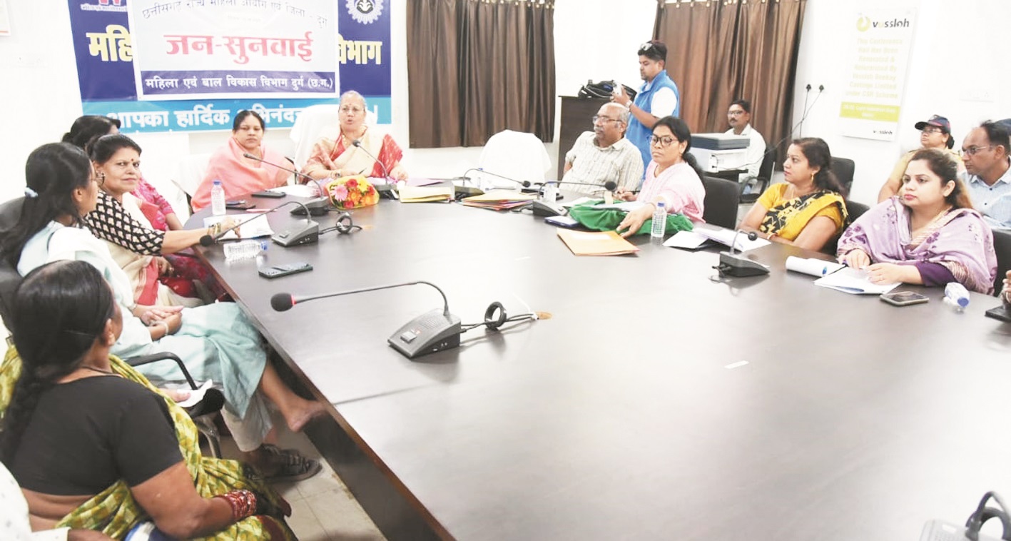 महिला आयोग ने की 30 प्रकरणों पर सुनवाई महिला आयोग ने की 30 प्रकरणों पर सुनवाई