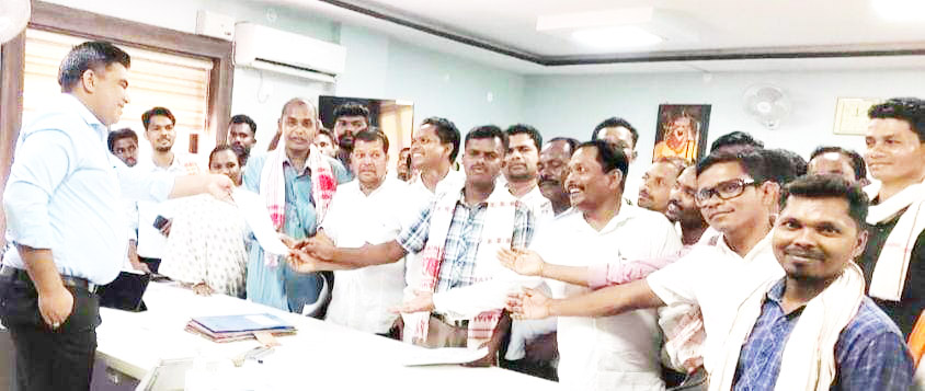 एनएमडीसी भर्ती प्रक्रिया में बदलाव की मांग, संयुक्त पंचायत ने कलेक्टर को सौंपा ज्ञापन
