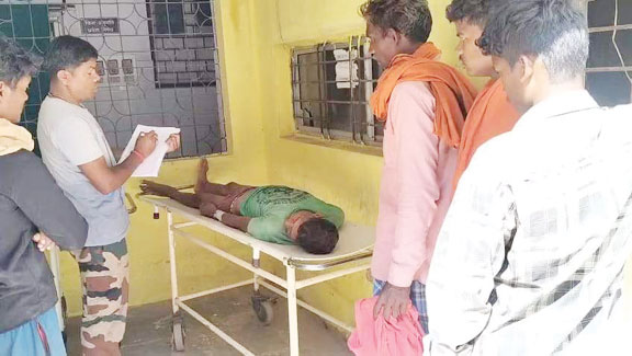 तेज रफ्तार बाइक पेड़ से टकराई, युवक की मौत