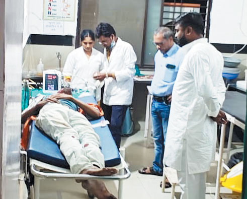 कार ने बाइक को मारी टक्कर, उपसरपंच का भाई जख्मी कार ने बाइक को मारी टक्कर, उपसरपंच का भाई जख्मी