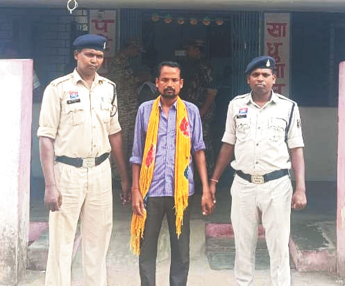  खेत में आग लगाने पर बच्चे को पेड़ से बांधकर पीटा, आरोपी गिरफ्तार