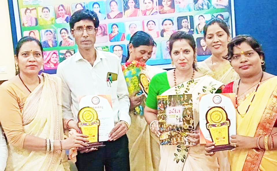 दो नवाचारी शिक्षिका और लेखिका शीतल बैस व चंदा का सम्मान