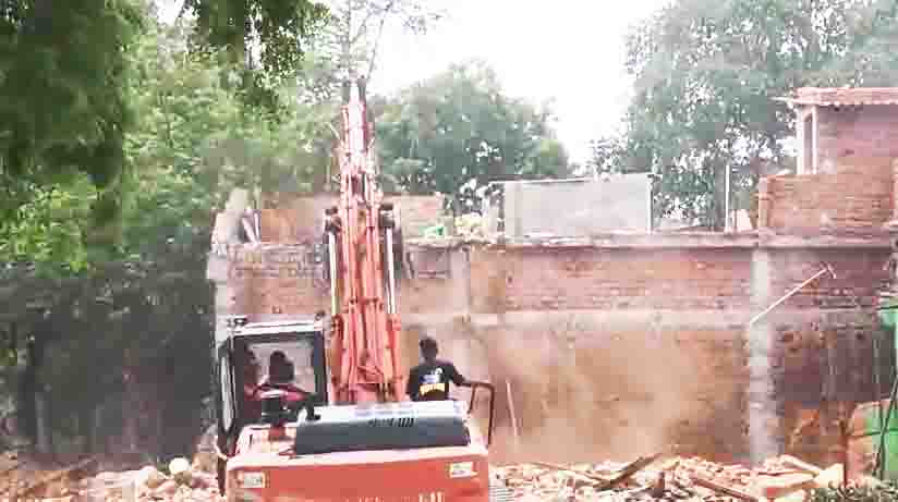 मरीन ड्राइव निर्माण को लेकर हंगामा, पुलिस के साथ धक्का-मुक्की, छावनी में बदला पूरा इलाका