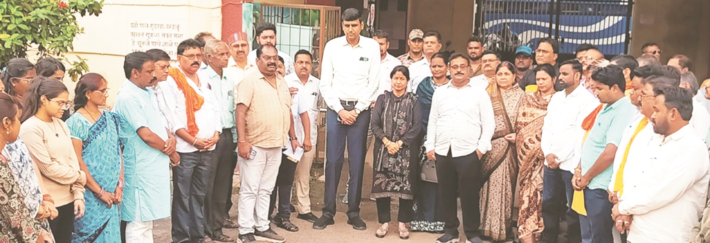 विमान हादसे में पूर्व सीएम रूपानी व शहीद एएसपी गिरिपुंजे को नगर निगम ने दी श्रद्धांजलि