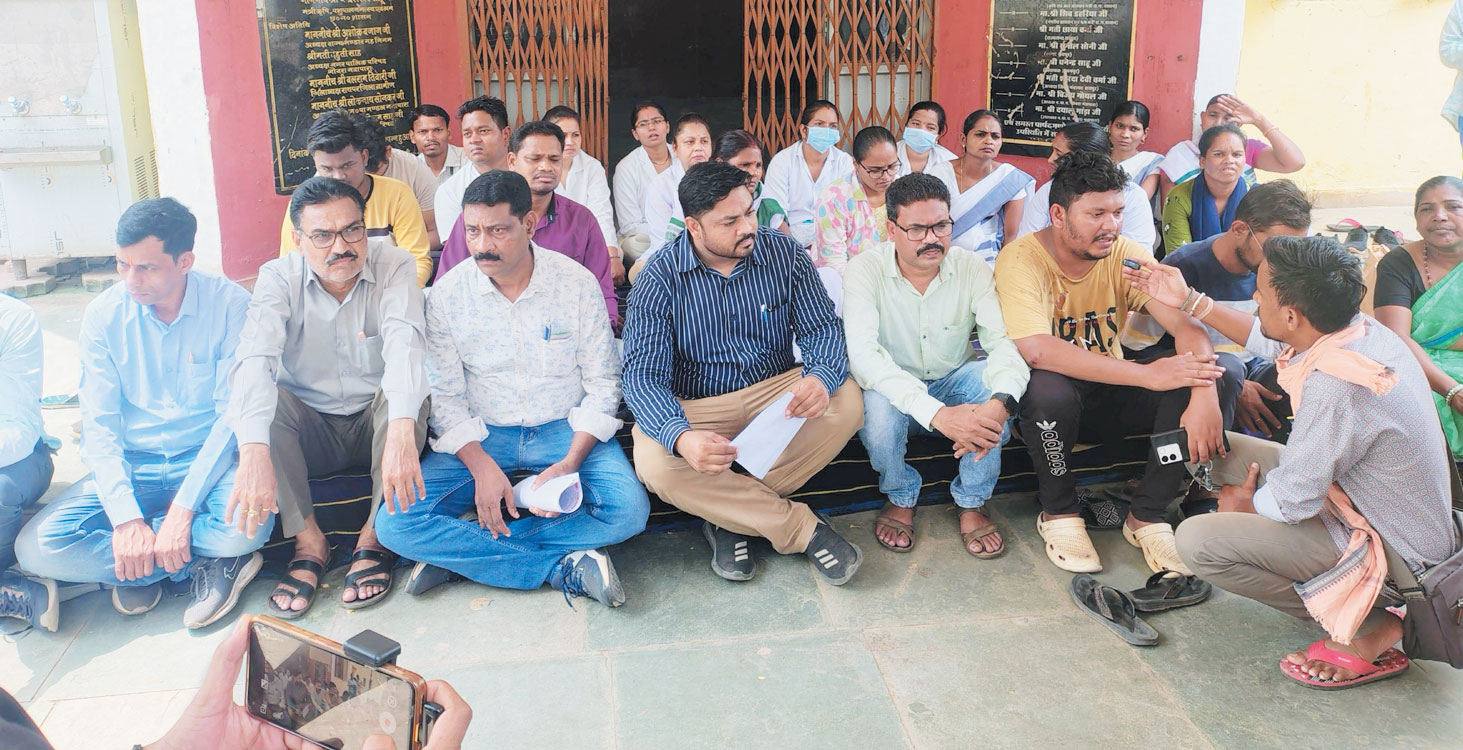 सीएचसी के कर्मचारी से मारपीट, दो भाई गिरफ्तार