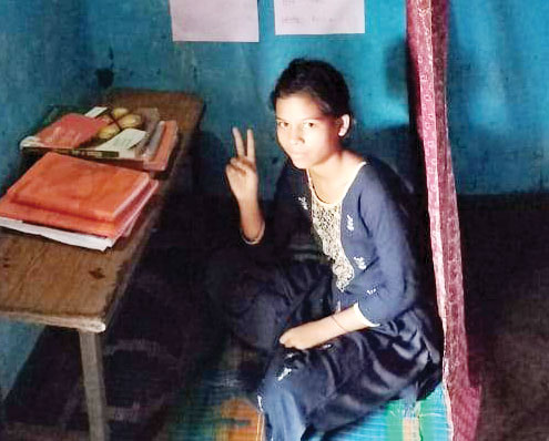 पूर्णिमा ने बनाया पढ़ाई का कोना