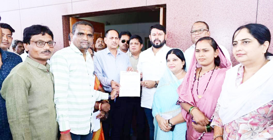 सरकार स्कूलों को बंद कर रही, शराब दुकानों की संख्या बढ़ा रही-छाबड़ा