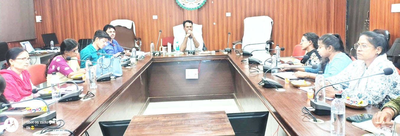 पोषण सुधार की दिशा में ठोस पहल कलेक्टर ने की महिला एवं बाल विकास विभाग की समीक्षा