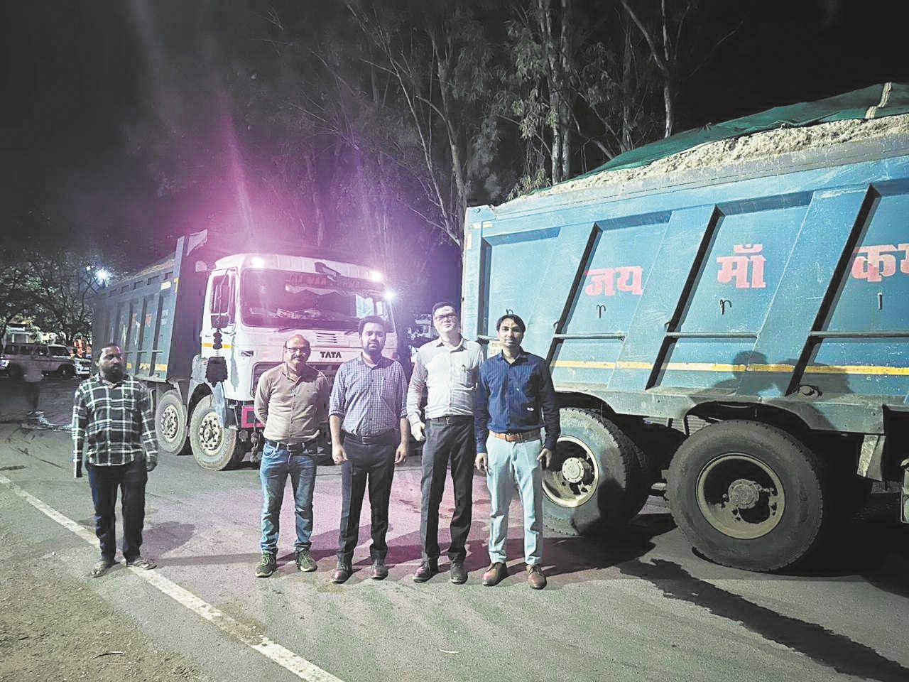 रेत-गिट्टी से भरे 8 वाहनों की जब्ती