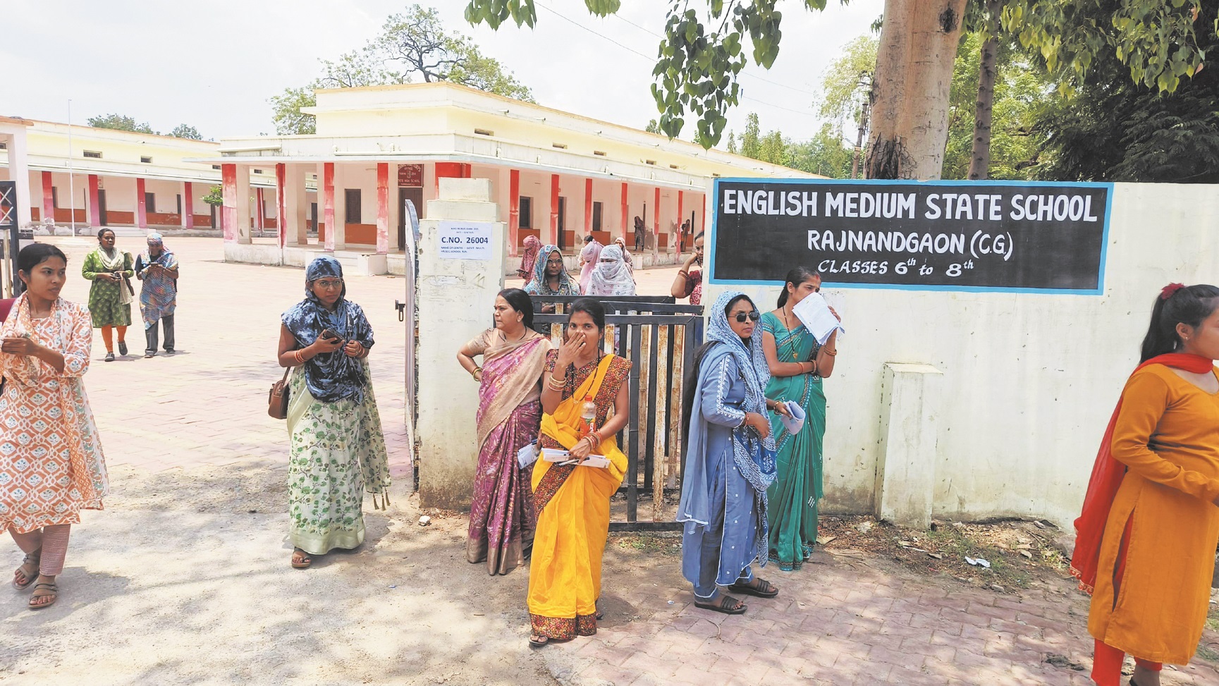 एडीईओ बनने शिक्षित बेरोजगारों ने दी परीक्षा