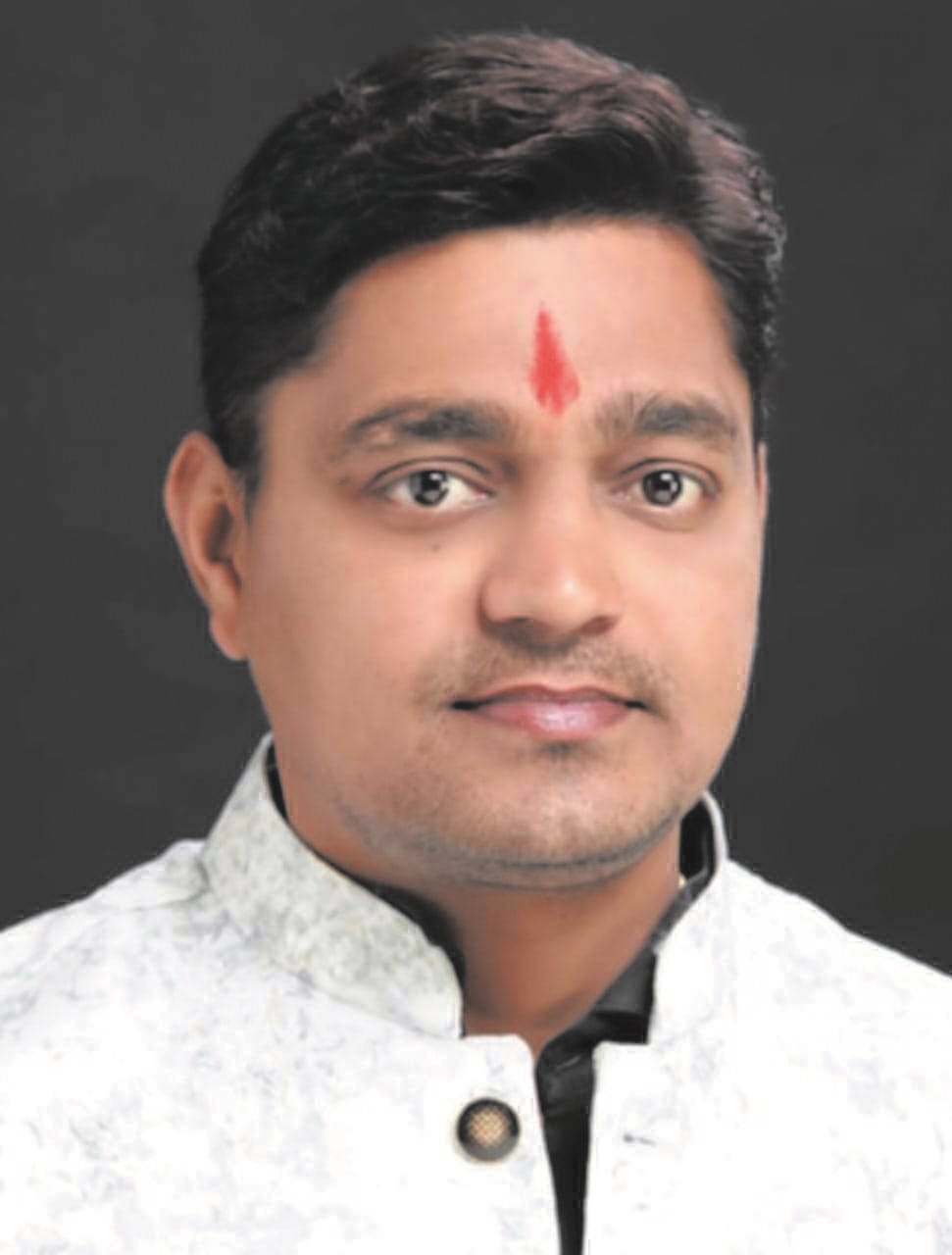 सरकार हर योजना में अपना हित देख रही - नीरज