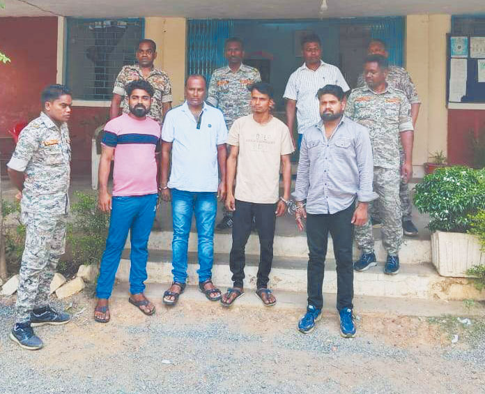  दुकान में घुस मारपीट, 4 आरोपी गिरफ्तार