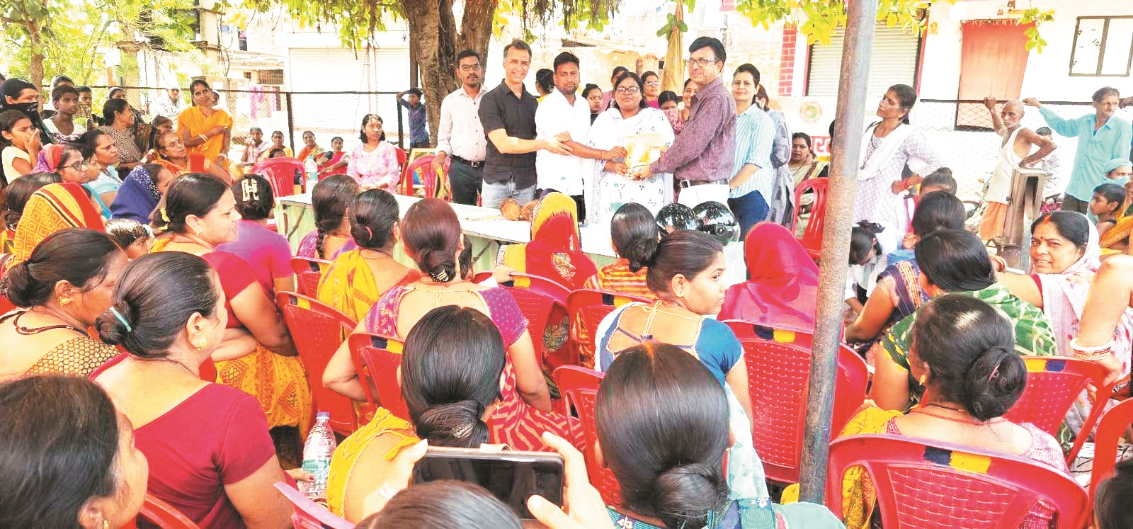 आत्मनिर्भर नारी, सशक्त समाज की ओर सशक्त कदम