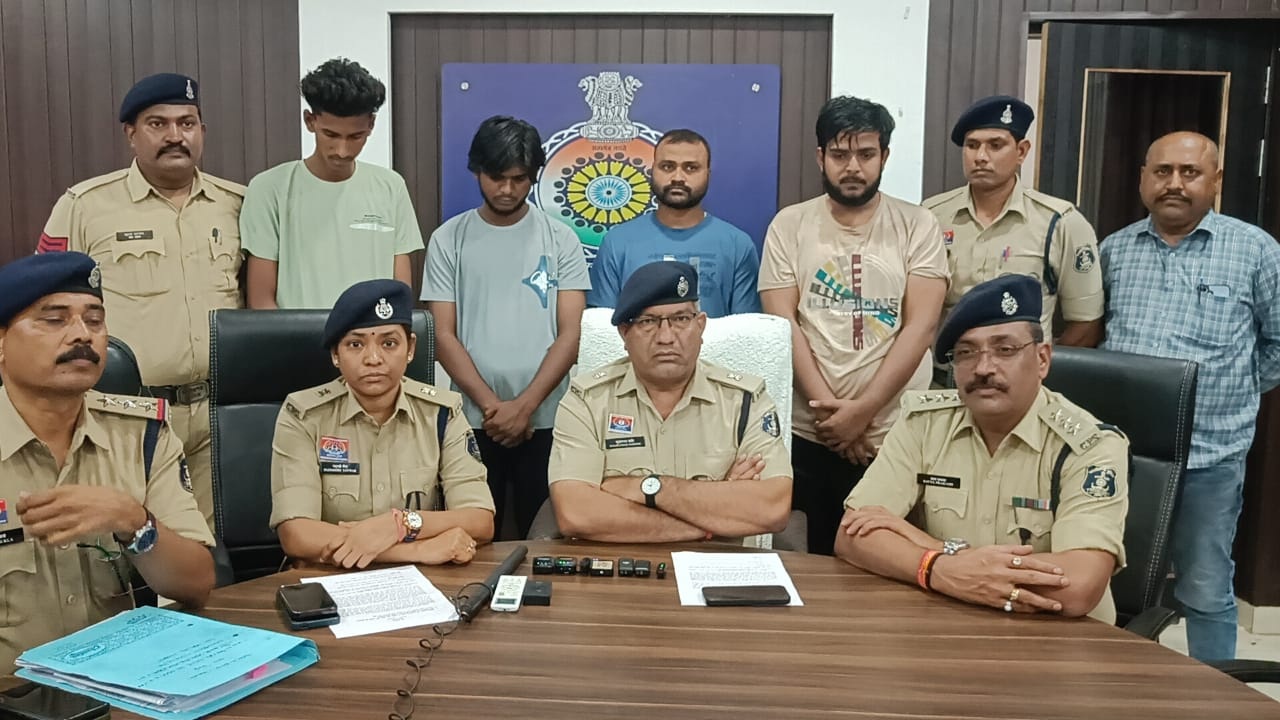 54 लाख का सायबर फ्राड, 4 आरोपी लखनऊ सेे गिरफ्तार   