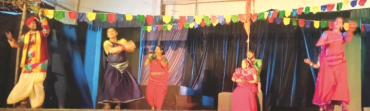 भरथरी के मंचन में 15 से अधिक गीतों की हुई प्रस्तुति