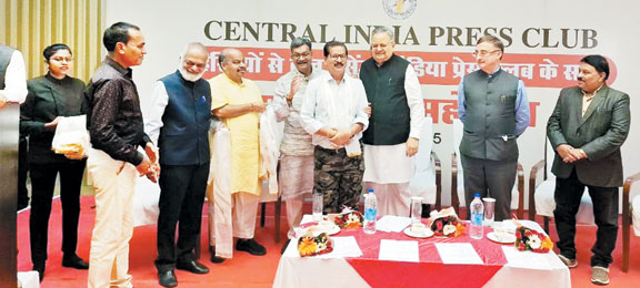 पत्रकार नरेश शर्मा का सम्मान 