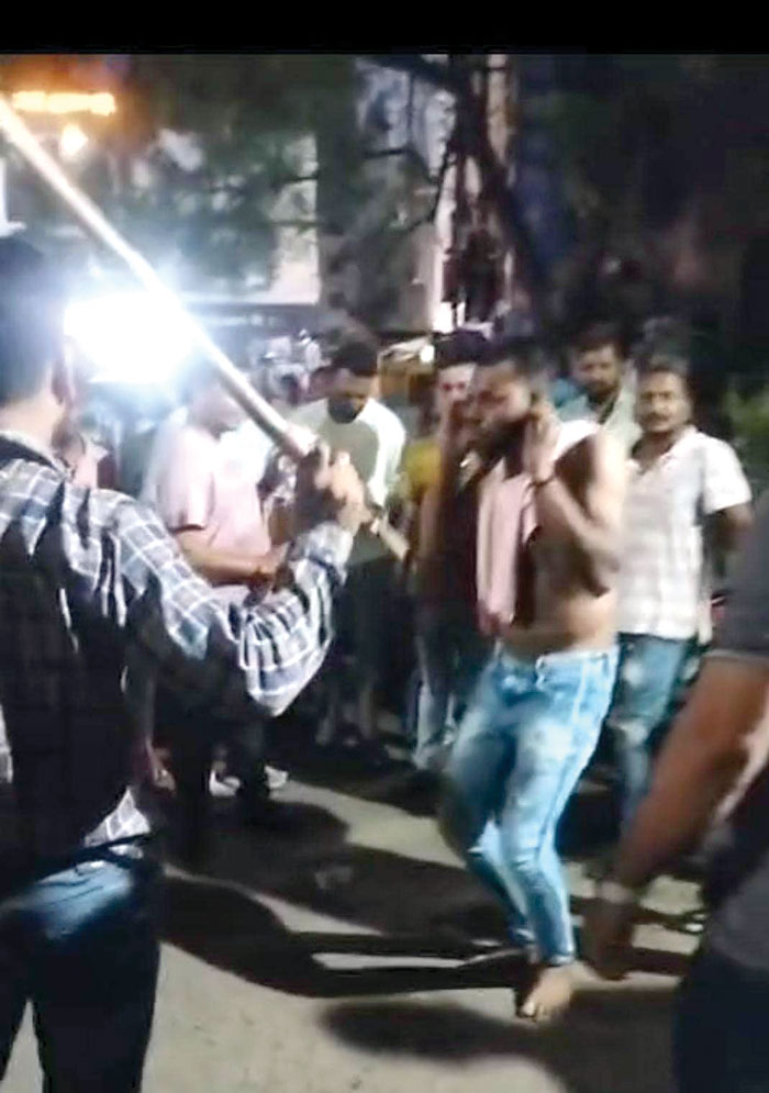 हिस्ट्रीशीटर बदमाश शेख हुसैन साथियों ने कान पकड़ कर माफी मांगी