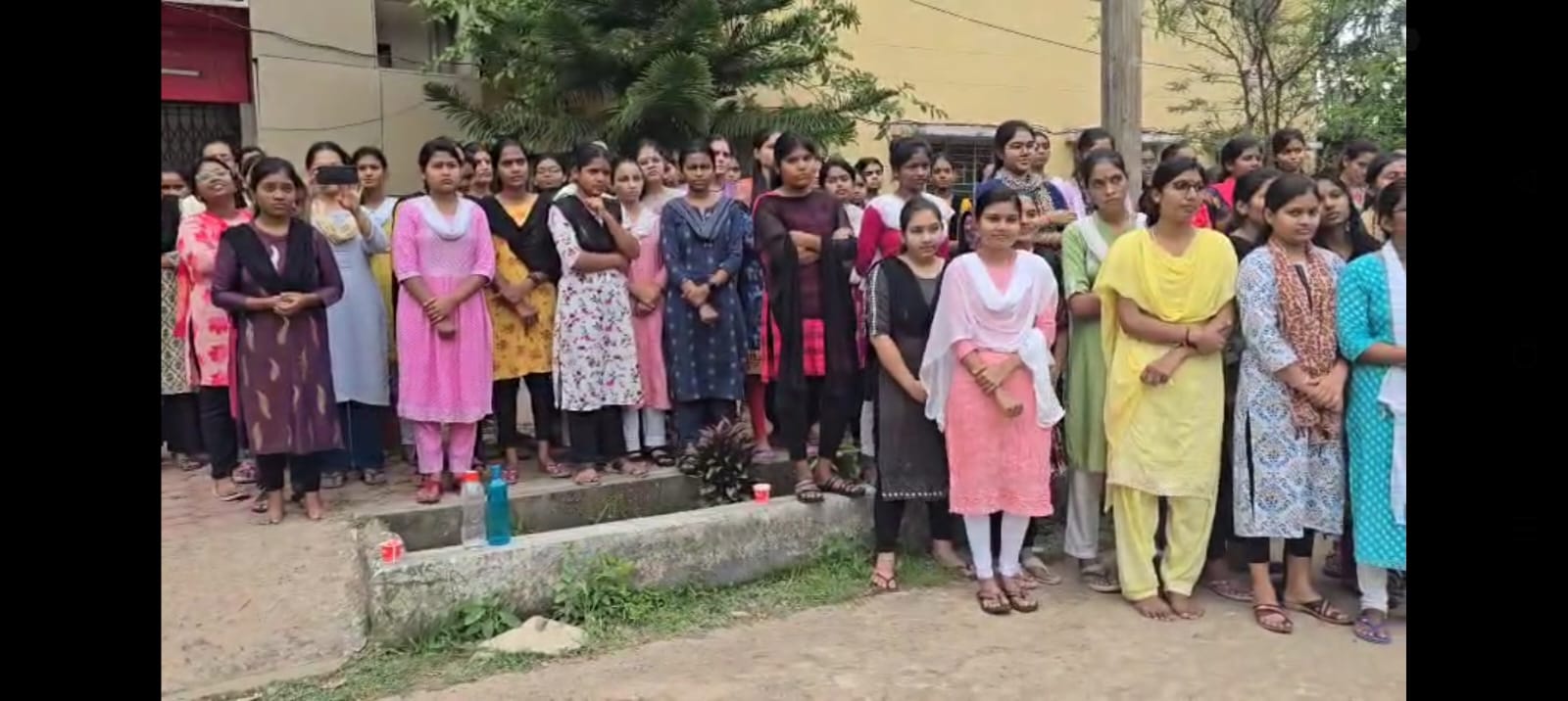 नर्सिंग कॉलेज कैंपस से धर्मस्थल को हटवाने का आरोप, तनाव