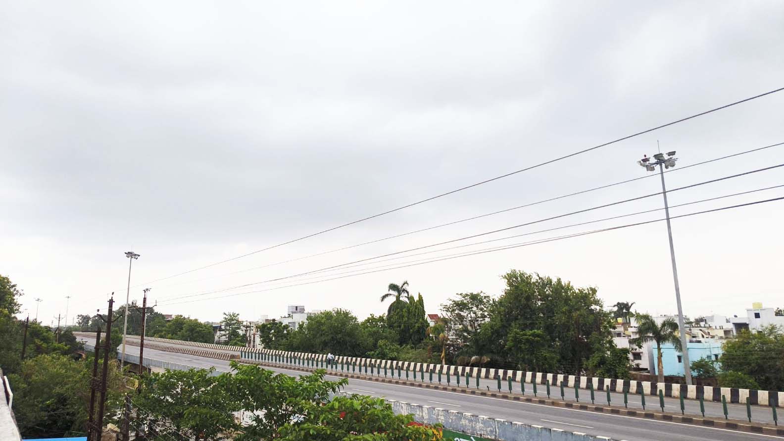 मानसूनी बादल छाने से मौसम बदला, तेज बारिश की संभावना