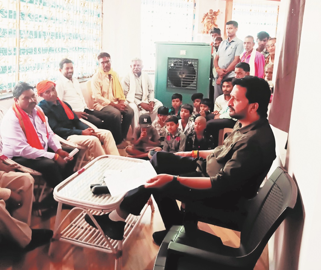 दनिया में पदस्थ शिक्षिका को हटाने की मांग