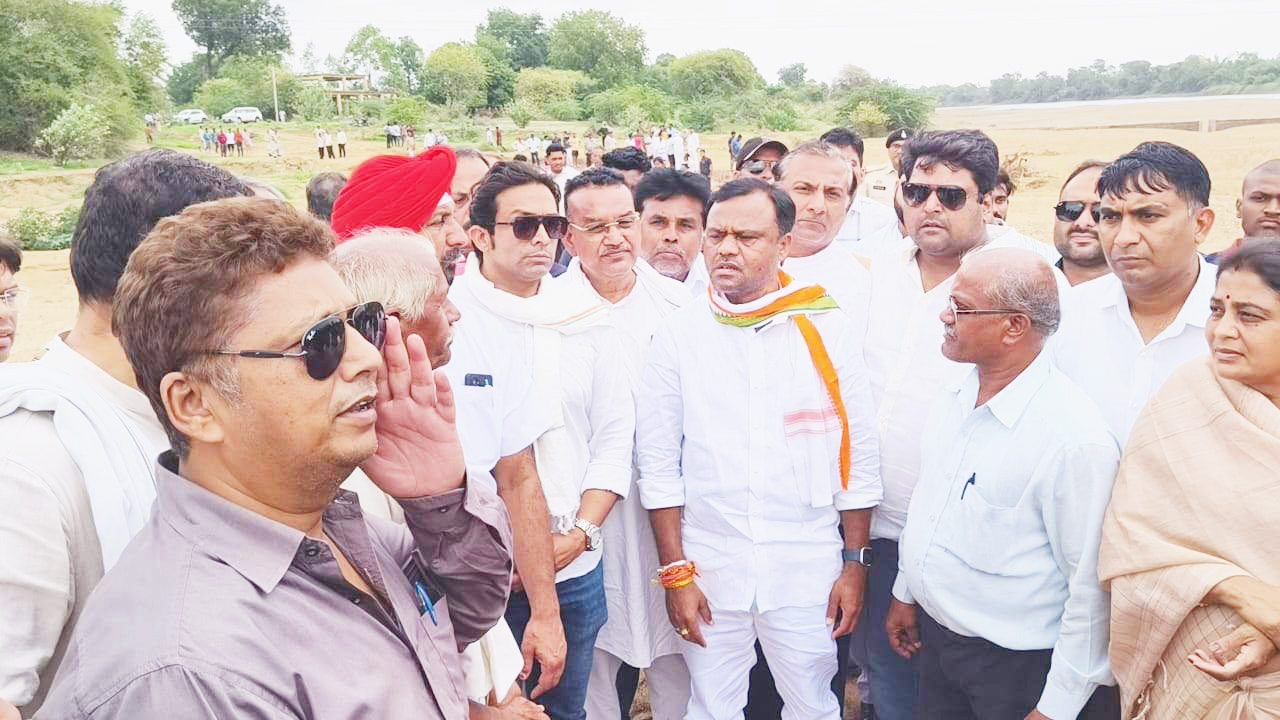 सरकार अपराधिक घटनाएं रोकने में फेल, गृहमंत्री को चूड़ी पहनकर बैठ जाना चाहिए - बैज