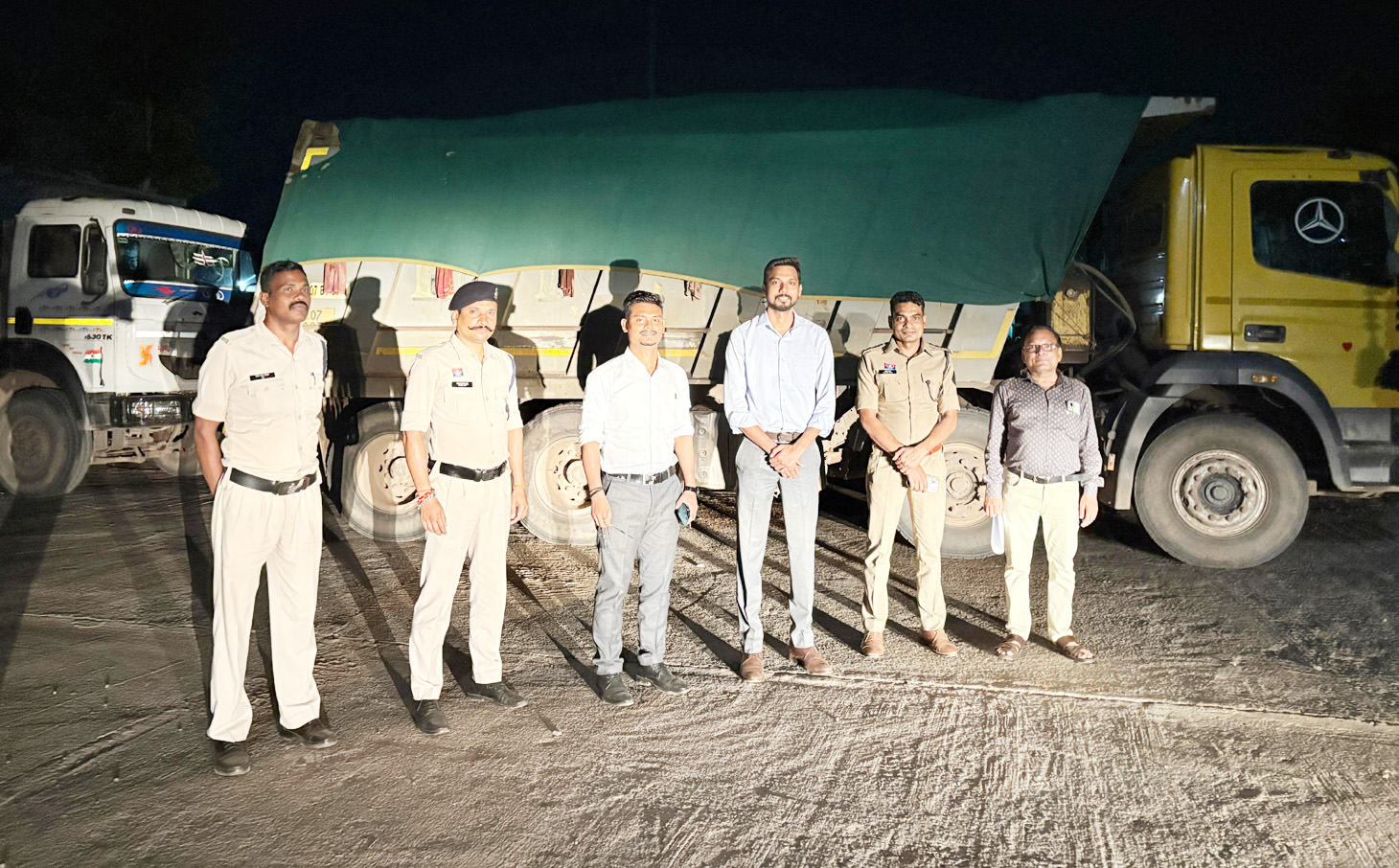 रेत खदानों में एसडीएम-तहसीलदार ने  मारा छापा, 8 हाईवा 3 ट्रेक्टर जब्त