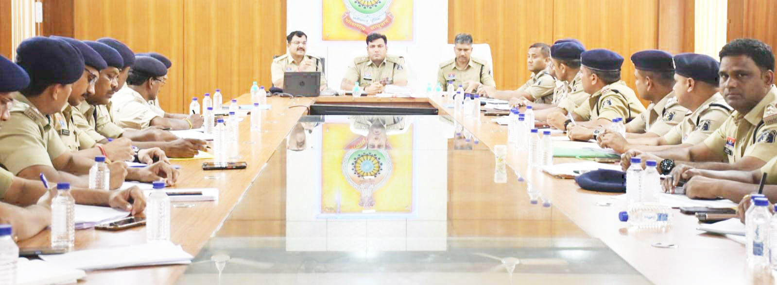 असामाजिक तत्वों व नशीले पदार्थों पर अंकुश लगाने एसपी ने दिए निर्देश