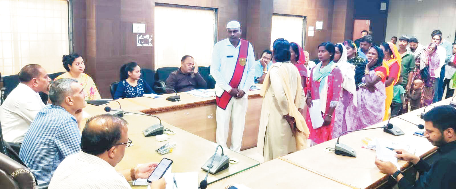 अतिक्रमण के कारण हाईस्कूल के छात्र मिडिल स्कूल में पढऩे मजबूर