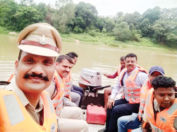 बाढ़ बचाव टीम ने किया मॉक ड्रिल